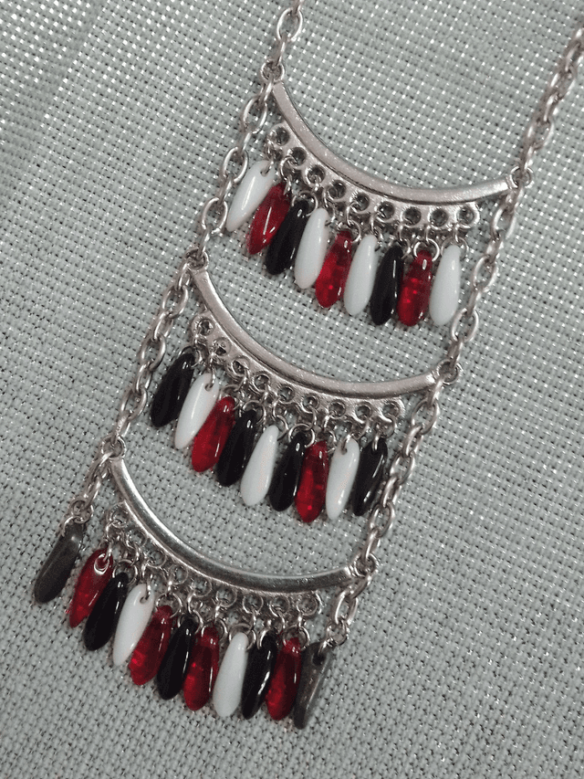 Collier JAYA